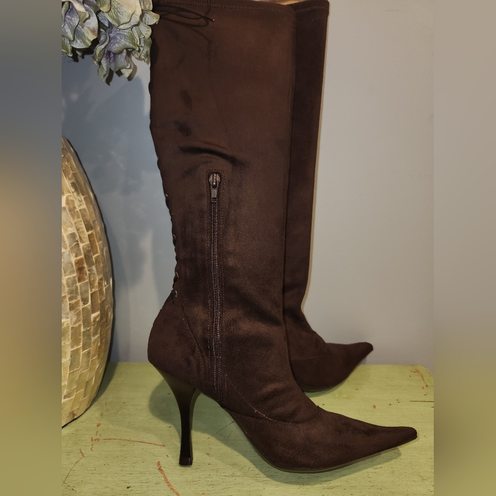 Vintage BCBG Brown Lace Up Knee High Boots! LIKE NEW!!!